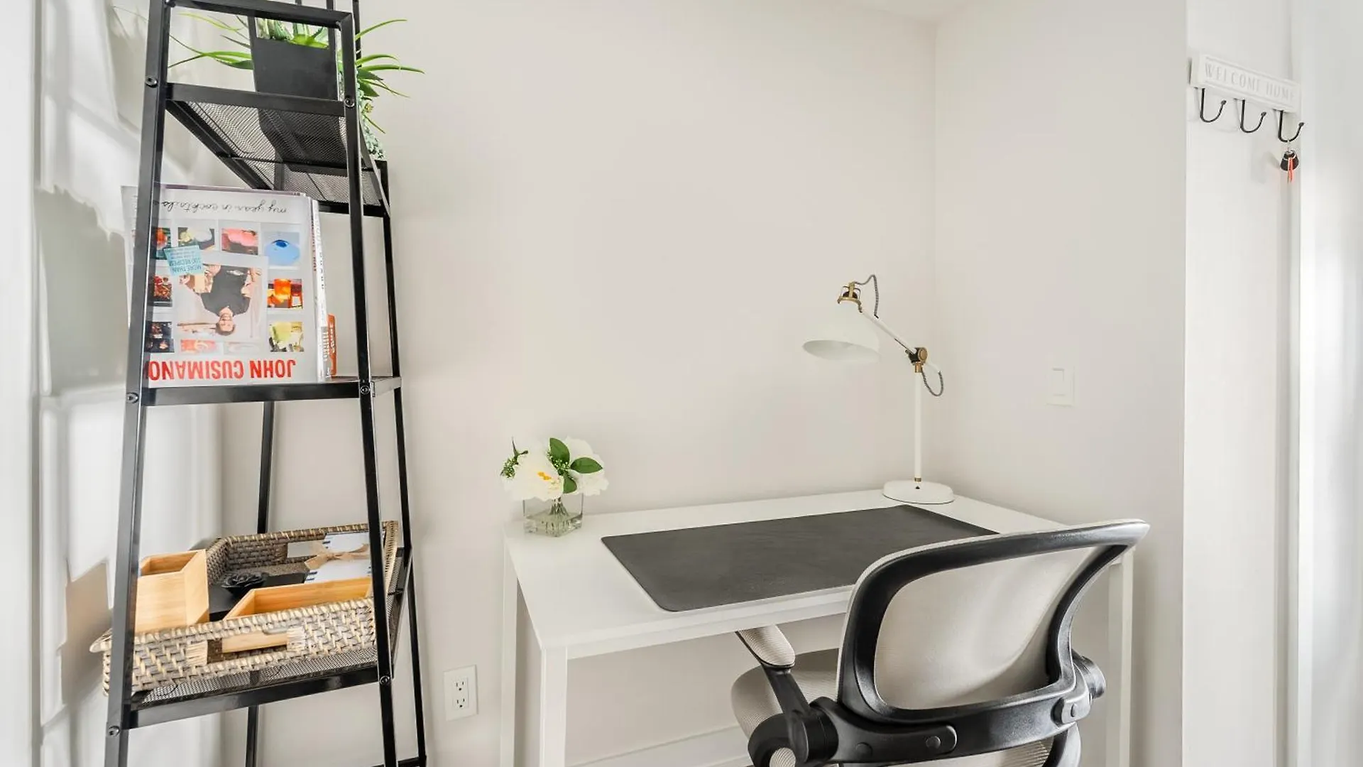 Traveller home in centre Toronto