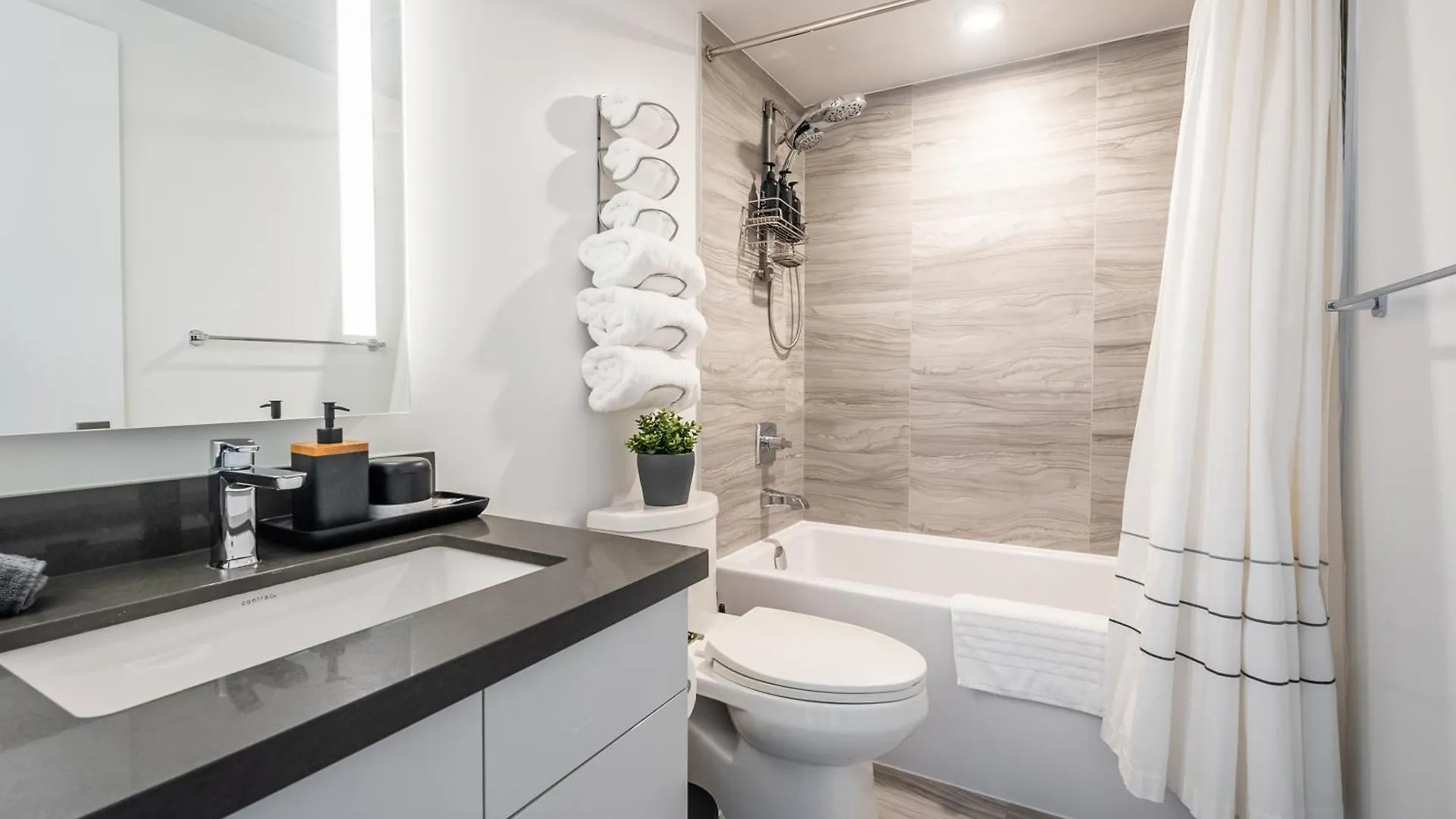 Traveller home in centre Toronto 0*,  Canada