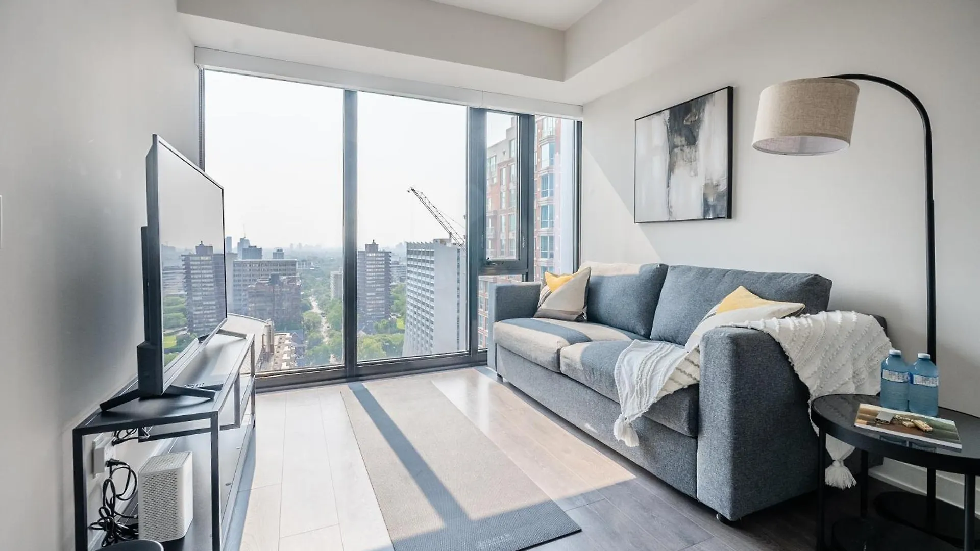 Apartment Traveller Home In Centre Toronto
